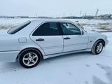 Mercedes-Benz C 200 1998 годаүшін2 990 000 тг. в Сатпаев – фото 2