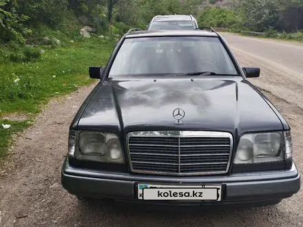 Mercedes-Benz E 200 1993 года за 2 650 000 тг. в Алматы