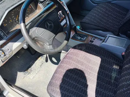 Mercedes-Benz E 200 1993 года за 2 650 000 тг. в Алматы – фото 2
