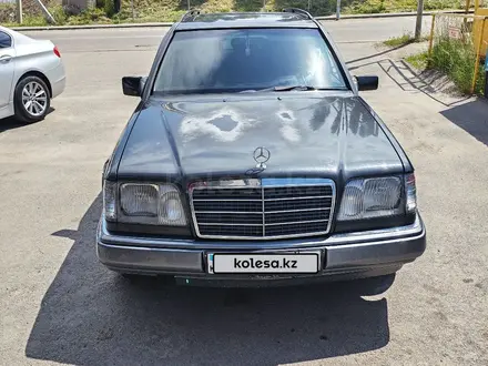 Mercedes-Benz E 200 1993 года за 2 650 000 тг. в Алматы – фото 4