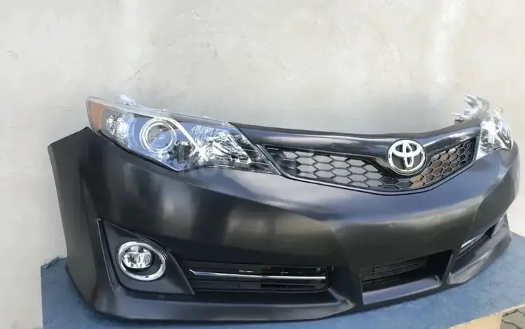 Бампер решетка фара оправа на Toyota Camry за 20 000 тг. в Алматы