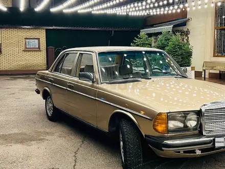 Mercedes-Benz E 200 1981 года за 2 200 000 тг. в Алматы – фото 5