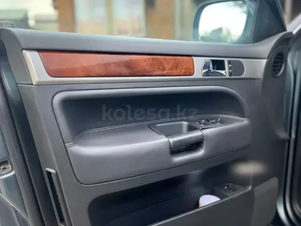Volkswagen Touareg 2007 года за 6 300 000 тг. в Алматы – фото 9