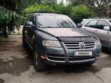 Volkswagen Touareg 2004 года за 4 000 000 тг. в Алматы – фото 2