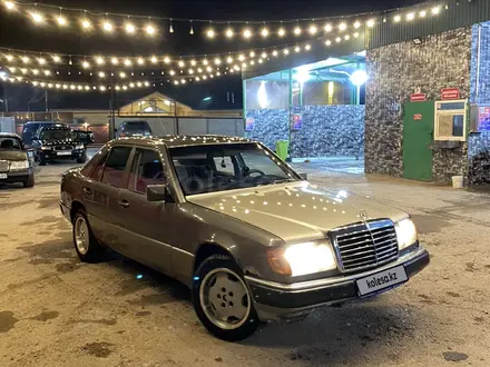 Mercedes-Benz E 300 1989 года за 1 400 000 тг. в Алматы – фото 2