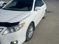 Toyota Camry 2010 года за 4 300 000 тг. в Кульсары – фото 2