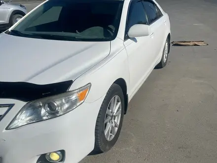 Toyota Camry 2010 года за 4 300 000 тг. в Кульсары – фото 2