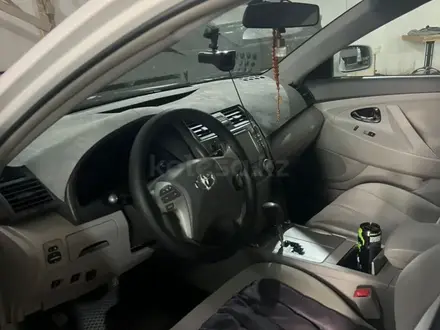 Toyota Camry 2010 года за 4 300 000 тг. в Кульсары – фото 6
