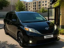 Toyota Sienna, 2010