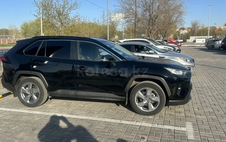 Toyota RAV4 2020 года за 14 000 000 тг. в Астана