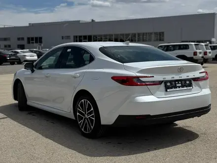 Toyota Camry Luxe 2025 года за 23 190 000 тг. в Актобе – фото 6