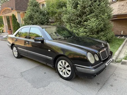 Mercedes-Benz E 280 1997 года за 3 300 000 тг. в Алматы