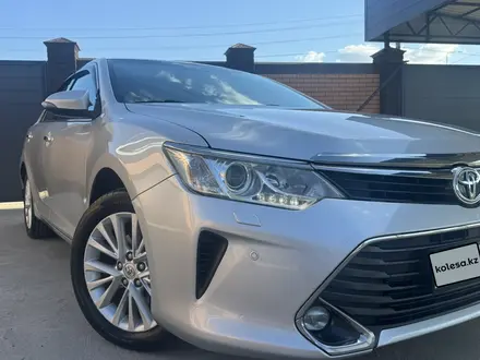 Toyota Camry 2015 года за 9 800 000 тг. в Актобе – фото 12