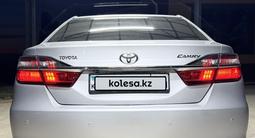 Toyota Camry 2015 годаүшін9 800 000 тг. в Актобе – фото 2