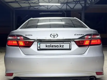 Toyota Camry 2015 года за 9 800 000 тг. в Актобе – фото 2