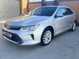 Toyota Camry 2015 года за 9 800 000 тг. в Актобе