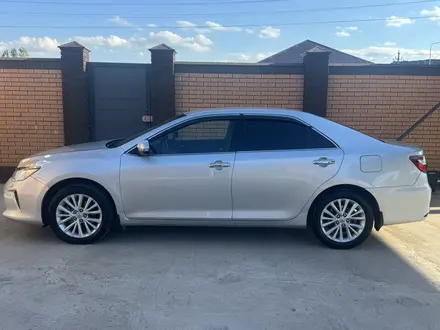 Toyota Camry 2015 года за 9 800 000 тг. в Актобе – фото 8