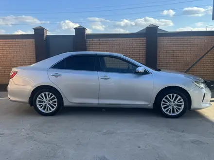 Toyota Camry 2015 года за 9 800 000 тг. в Актобе – фото 11
