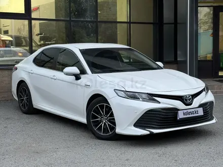 Toyota Camry 2019 года за 9 990 000 тг. в Семей – фото 3