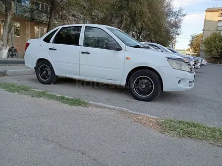 ВАЗ (Lada) Granta 2190 2014 года за 2 500 000 тг. в Атырау – фото 2