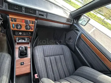 Mercedes-Benz E 200 1993 года за 1 500 000 тг. в Караганда – фото 19