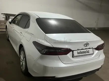 Toyota Camry 2023 года за 17 300 000 тг. в Алматы