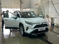 Toyota RAV4 2021 года за 20 300 000 тг. в Актобе