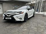 Toyota Camry 2020 года за 13 600 000 тг. в Алматы