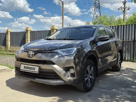 Toyota RAV4 2016 года за 9 800 000 тг. в Астана – фото 2