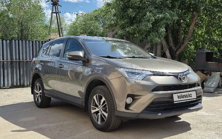 Toyota RAV4 2016 годаүшін9 800 000 тг. в Астана