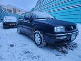 Volkswagen Vento 1992 годаfor800 000 тг. в Астана – фото 3