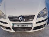 Volkswagen Polo 2006 годаүшін2 600 000 тг. в Петропавловск