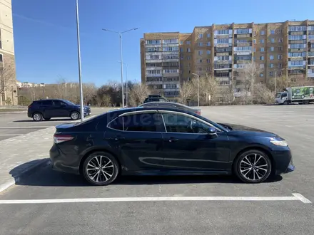 Toyota Camry 2019 года за 10 300 000 тг. в Караганда – фото 3