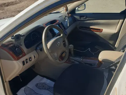 Toyota Camry 2004 года за 4 200 000 тг. в Актобе – фото 3