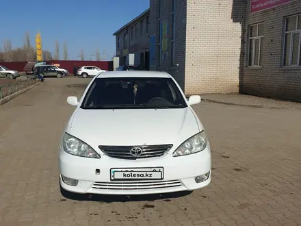 Toyota Camry 2004 года за 4 200 000 тг. в Актобе – фото 2