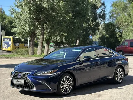 Lexus ES 300h 2020 года за 16 000 000 тг. в Алматы
