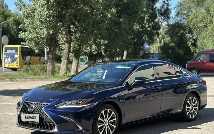 Lexus ES 300h 2020 года за 16 000 000 тг. в Алматы