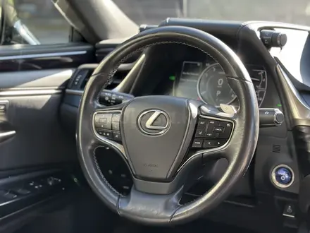 Lexus ES 300h 2020 года за 16 000 000 тг. в Алматы – фото 8