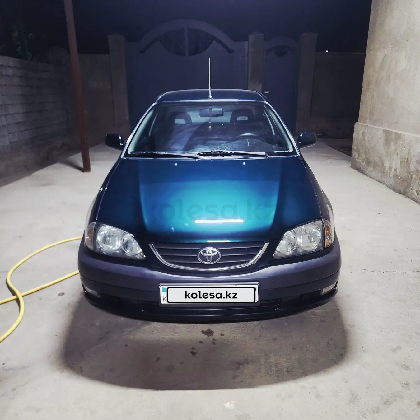Toyota Avensis, 2000