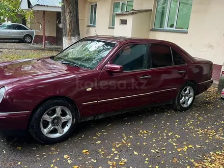 Mercedes-Benz E 230 1996 года за 2 500 000 тг. в Тараз – фото 3