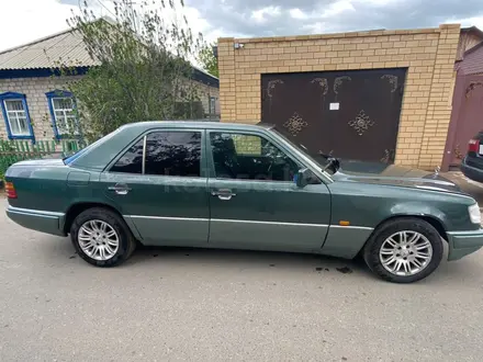 Mercedes-Benz E 200 1993 года за 2 000 000 тг. в Павлодар – фото 4