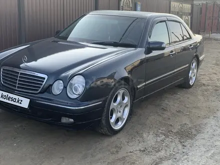 Mercedes-Benz E 240 2001 года за 4 700 000 тг. в Атырау – фото 4