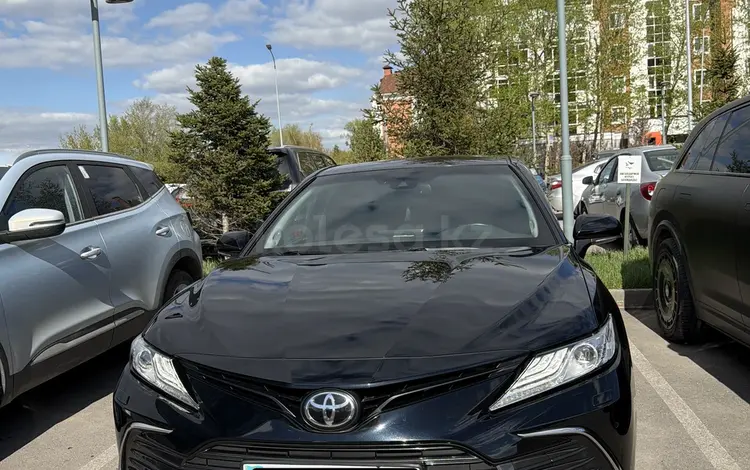 Toyota Camry 2021 года за 16 900 000 тг. в Астана