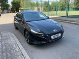 Hyundai Elantra 2022 годаүшін10 500 000 тг. в Алматы
