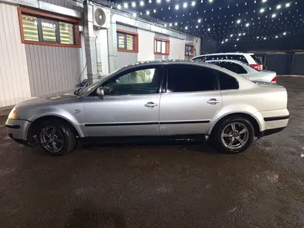 Volkswagen Passat 2001 года за 2 000 000 тг. в Алматы – фото 7