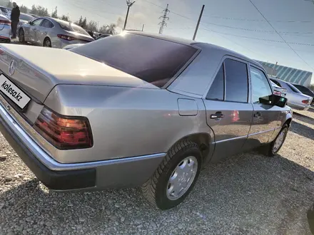 Mercedes-Benz E 200 1990 года за 1 500 000 тг. в Шымкент – фото 4