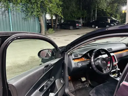 Volkswagen Passat 2010 года за 3 500 000 тг. в Алматы – фото 11