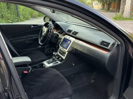 Volkswagen Passat 2010 года за 3 500 000 тг. в Алматы – фото 13