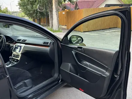 Volkswagen Passat 2010 года за 3 500 000 тг. в Алматы – фото 16