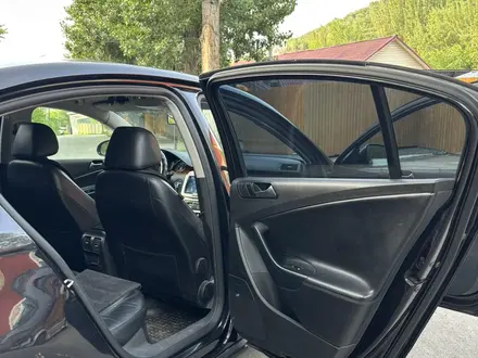 Volkswagen Passat 2010 года за 3 500 000 тг. в Алматы – фото 17